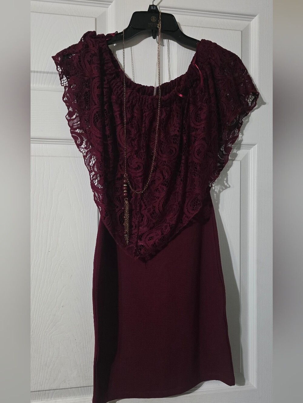 Women's Lace Overlay Dress - Burgundy S